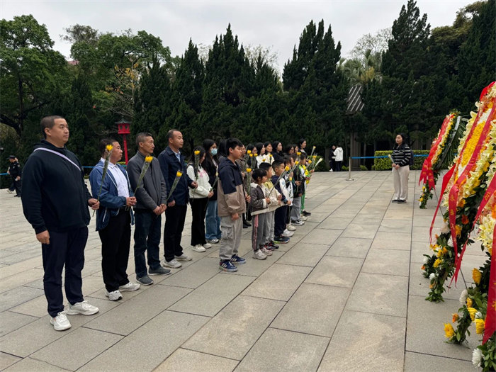 緬懷英烈志，傳承民族魂&mdash;黃花崗七十二烈士陵園祭奠活動   -3