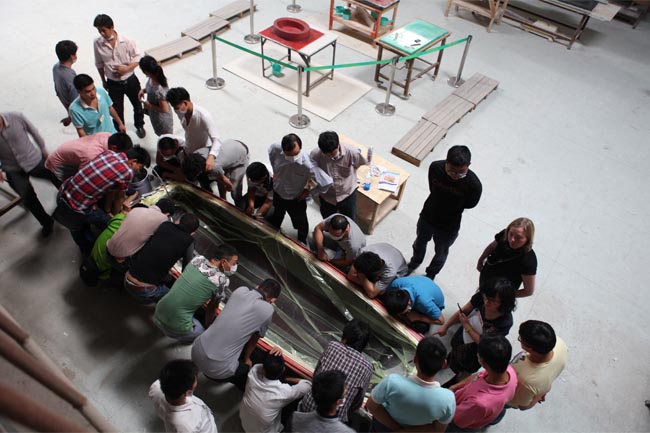 大家認(rèn)真觀(guān)摩真空導(dǎo)入演示