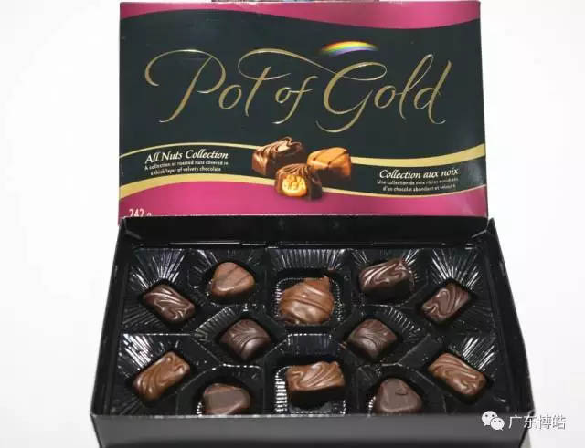 還有可愛的小伙伴為大家帶來了香甜的巧克力！哇！味道好極了！