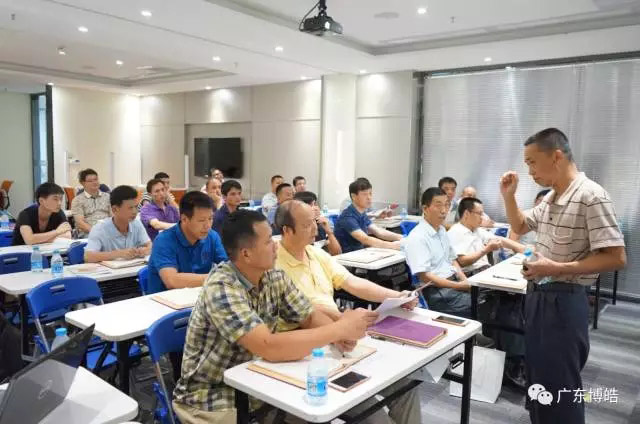 主講——原中國(guó)玻璃鋼協(xié)會(huì)技術(shù)研修的模具制作特聘講師、廣東博皓復(fù)合材料有限公司復(fù)合材料應(yīng)用技術(shù)總顧問譚永枝老師